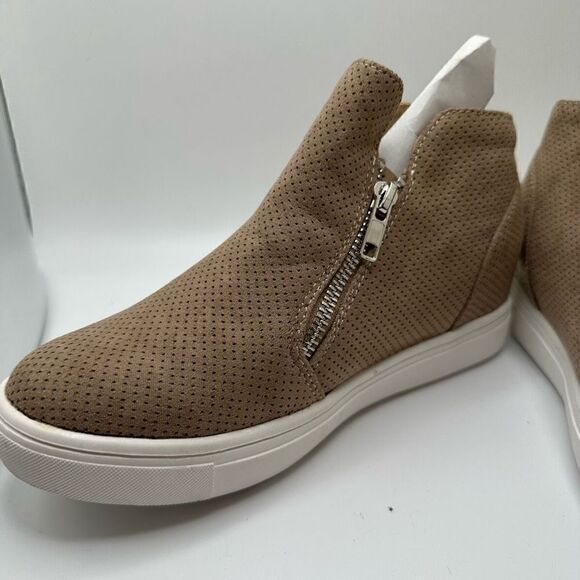 CUSHIONAIRE Women's Hart Hidden Wedge Sneaker 6 TAN - Picture 7 of 7